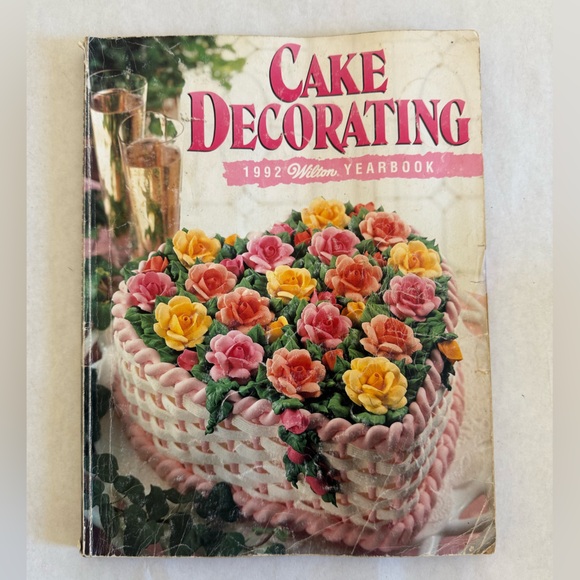 WILTON YEARBOOK Cake Decorating Collection - Picture 9 of 14